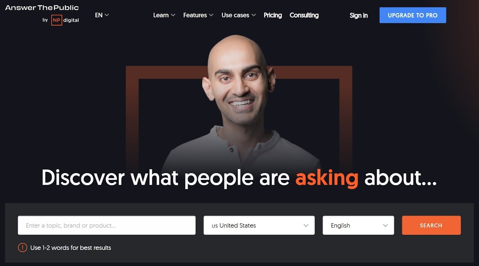 Página inicial do AnswerThePublic com o título "Descubra o que as pessoas estão perguntando sobre..." e uma barra de pesquisa