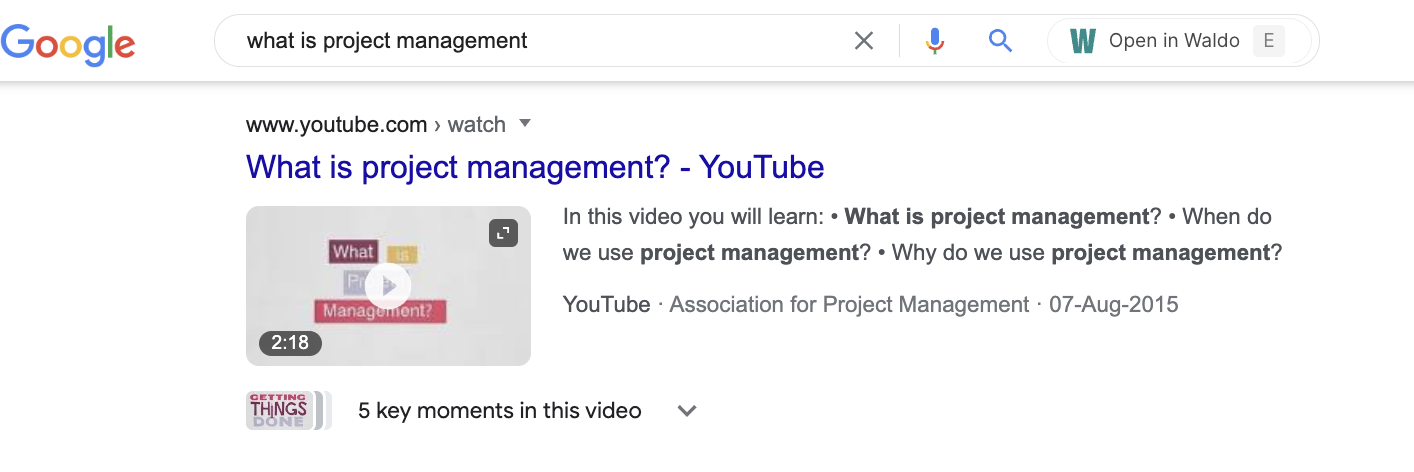 Un vídeo de YouTube en los resultados de Google para la consulta "¿qué es la gestión de proyectos?
