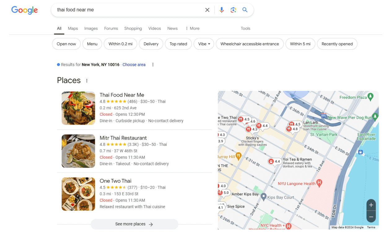 Um restaurante que usa "perto de mim" no nome para tentar burlar o sistema.