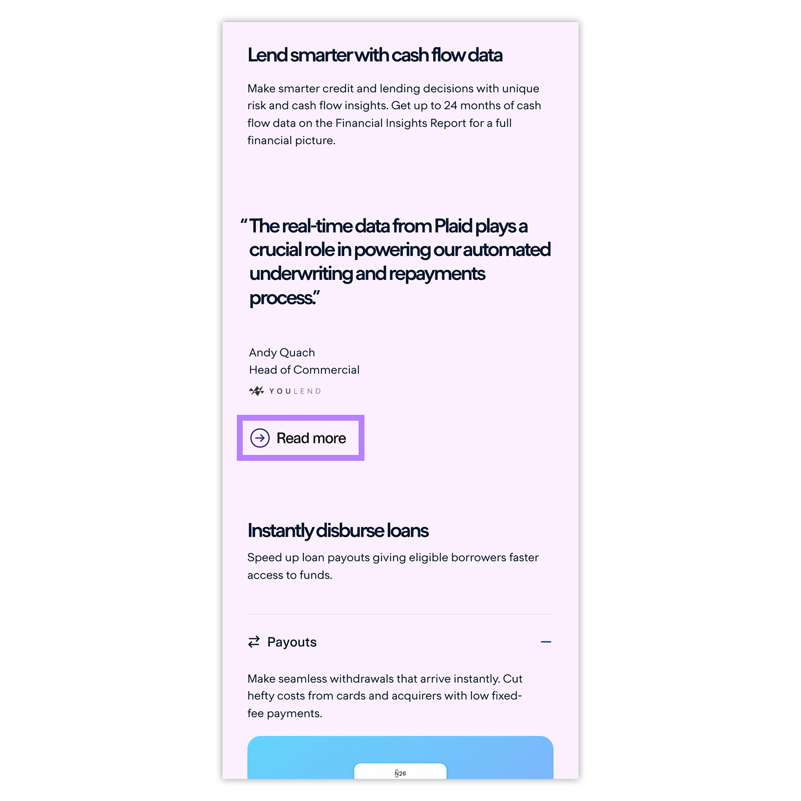 Página móvil a cuadros con cita testimonial y flecha que resalta el botón "Leer más".