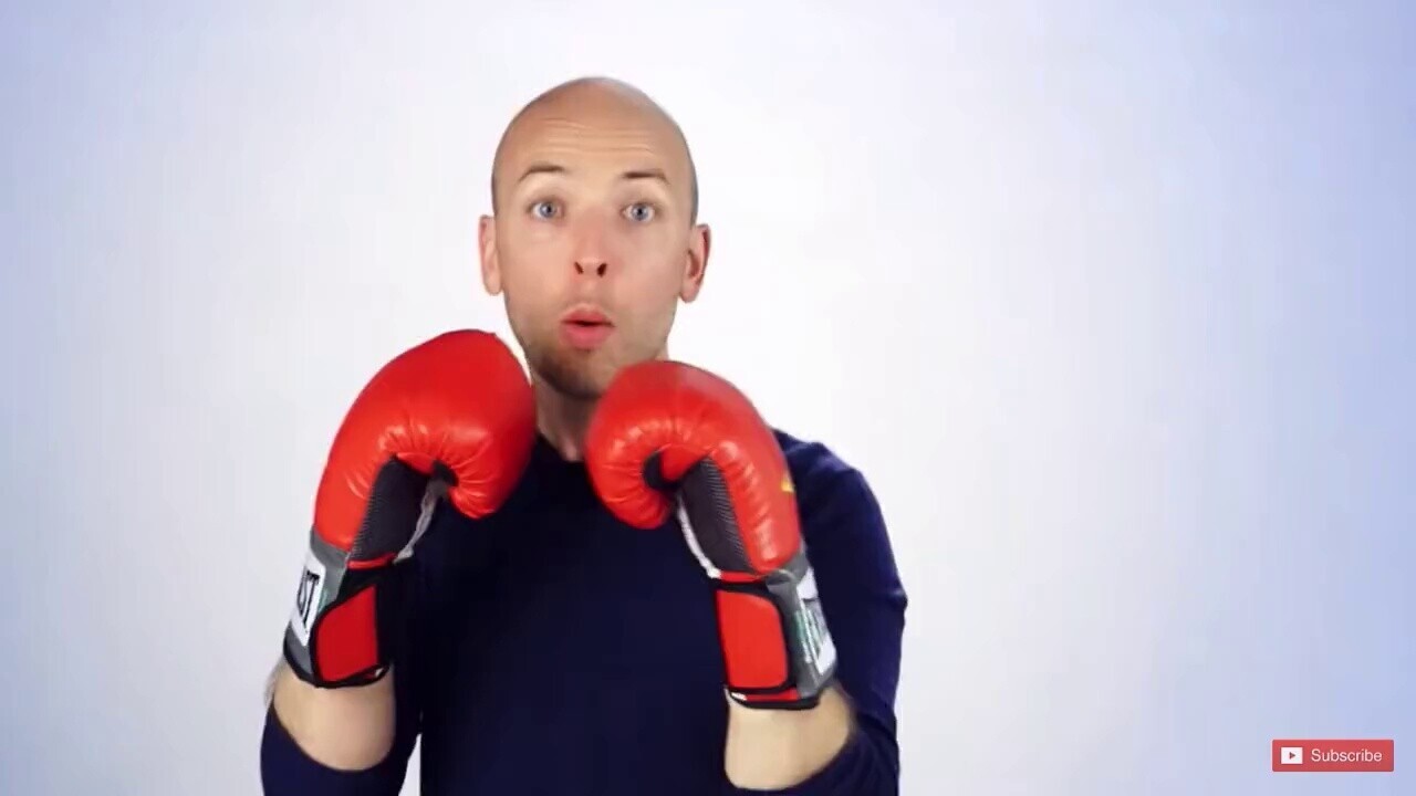 Brian mit Boxhandschuhen